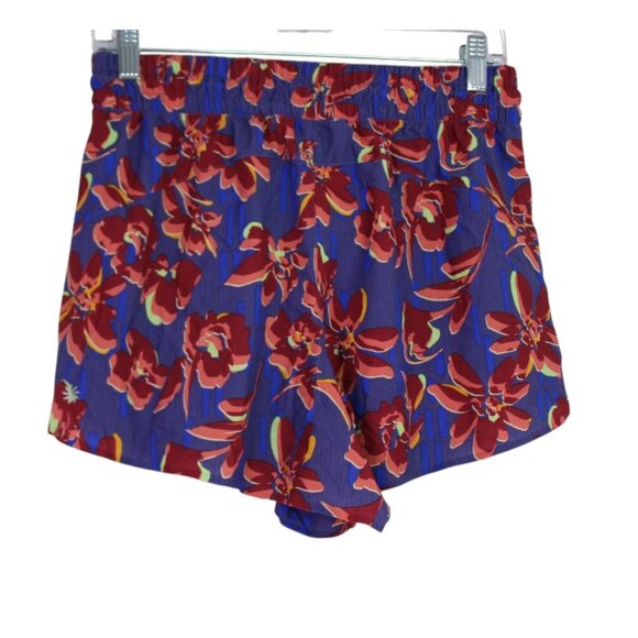 The Athleta Crossroads Women's Floral Purple Shorts Size Small - Picture 3 of 5